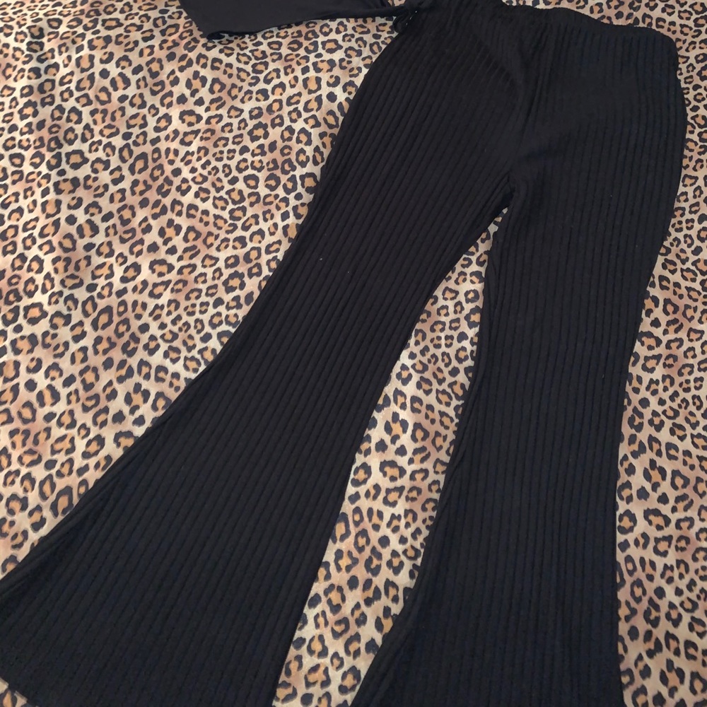 FOREVER 21 BLACK STRETCH FLAIR PANTS